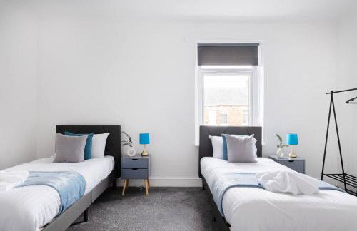 Recently renovated stylish home parking - Pass the Keys - Photo 33