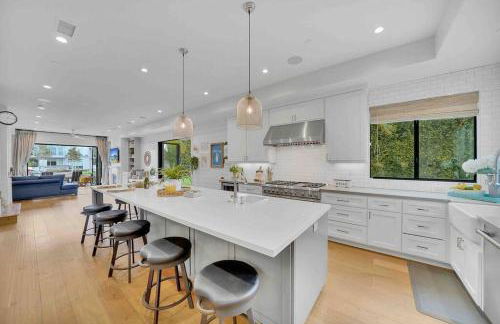 Coastal Paradise . Steps to the beach . Pool . Hot Tub - Foto 41