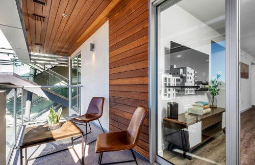 Luxury by the Beach with Pool, Gym, Game Room - Photo 7