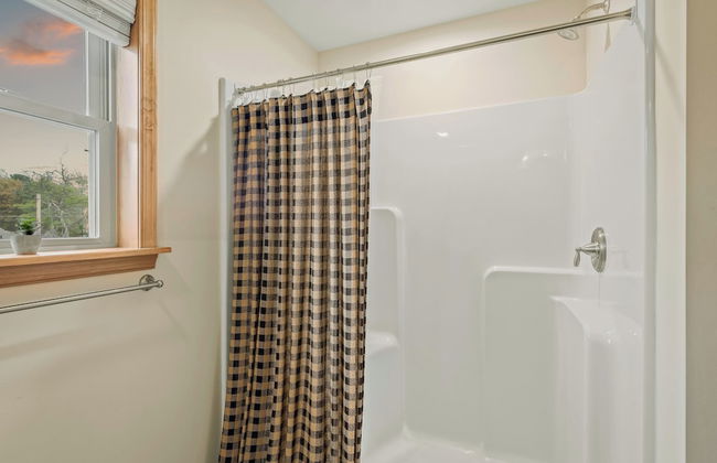 Pocono Paradise by Avantstay Lakeside Retreat, Hot Tub, Game Room, Near Beach - Foto 49