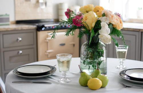 Climbing Rose Cottage - Dog Friendly - Peaceful Cotswold Cottage - Photo 17