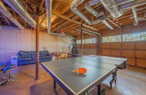 Large Luxury House, King Beds and More, Hot Tub, Theater, Fireplace, Game Room, Ping-pong, Pool Table, Air Hockey, Arcade, River, Big Kitchen, Nice Porch, Quiet, Good for Families and Large Groups, Near UGA Golf Course, Close to UGA & Stanford Stadium - Photo 28