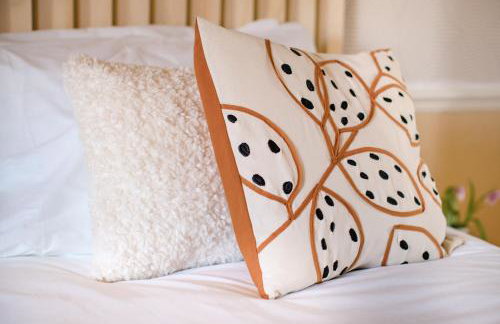 Sleeps 8-10 Cotswold Home with Hot Tub & Parking - Foto 31