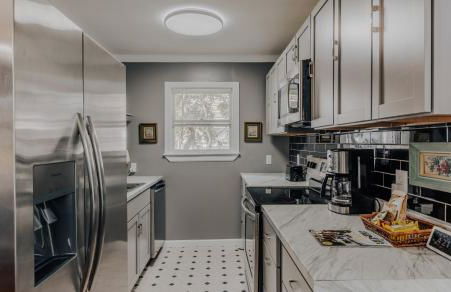 Cozy stay at Twin Treehouse in UT, Moody with Free parking - Photo 17