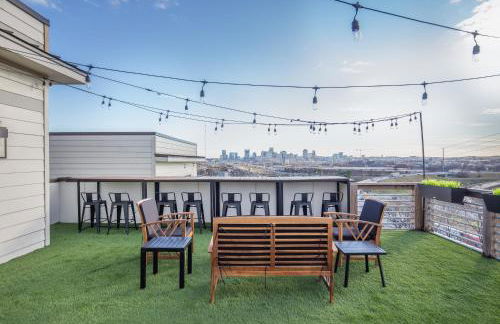 Jack Daniels House with Rooftop Golf, City views! 8min to Whiskey Row! Sleeps 10! - Foto 7