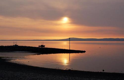 Morecambe Central balcony with sea view - Photo 7