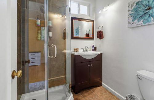 Relaxing 4 bedroom - Full Kitchen & Dining - BART - Foto 10