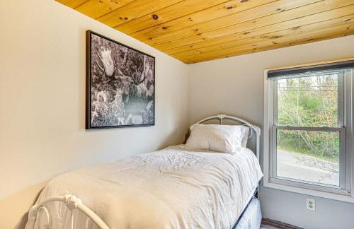 Hike, Fish and Ski Black Bear Cabin in Albany - Foto 16