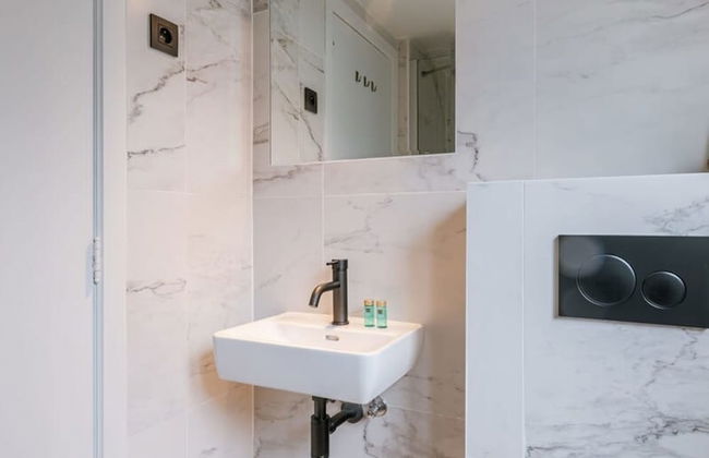 Charming House in the City of Antwerp With Parking - Foto 28