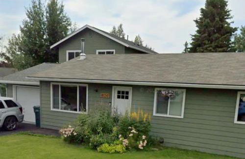 Cozy City Stay, 3bdrm near Airport - Photo 32