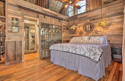 Horse Thief Inn Cabin Retreat with Deck and Hot Tub! - Foto 11