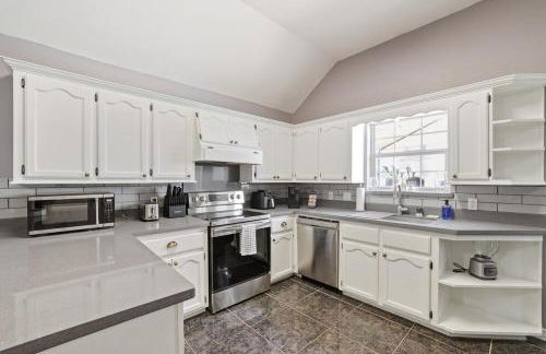 Relaxing Family Retreat With Private Pool, Grill & Game Room - Foto 22