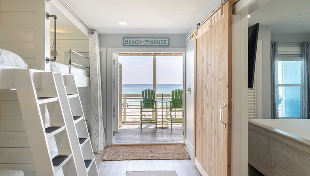 Beachfront Hot Tub Covered Lounge Backyard Beach by Avantstay - Foto 5, Interior