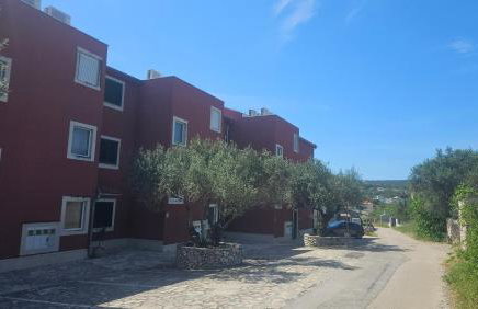 Red House Apartment With Swimming Pool - Photo 31