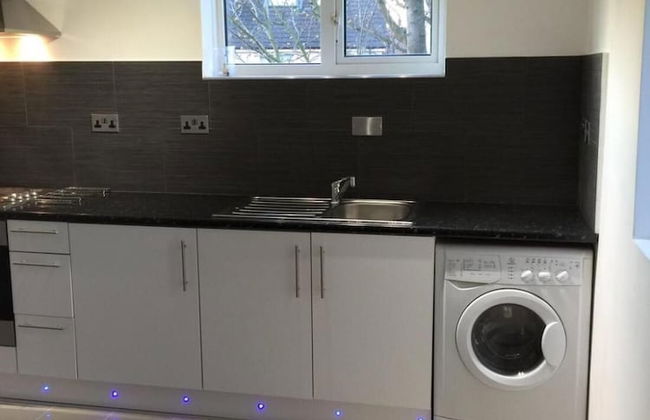 Small Modern Comfortable 2 Bedroom Apartment - Cmyr - Foto 32