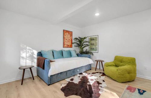 Spacious 4BD - Central Stay with Backyard & Games - Foto 10