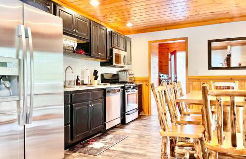 ADK Cabin with Hot Tub, Near Whiteface, Lake Placid, Fire Pit, Game Rm - Foto 6