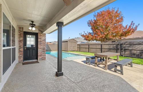 Spacious 5-bedroom villa in welcoming Burleson with WiFi, AC - Foto 18