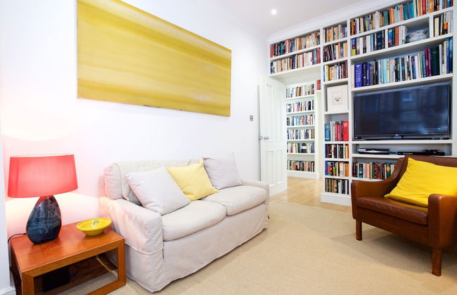 JOIVY English Retro 2BR Apt Near Battersea Park - Photo 11