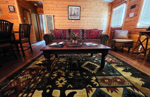 Bear Escapes II Affordable Luxury Cabin - Foto 5