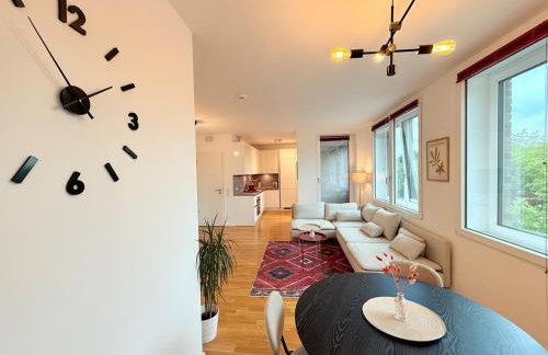 New-three room-Entire Apartment with two Balconies & Garage, Central-Fast Access to City Center - Barmbek -Stadtpark - Foto 31