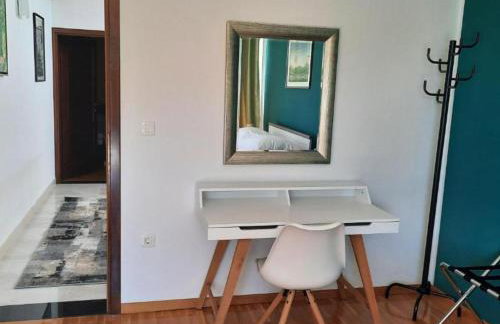 Beachfront Luxury Villa with Private Pool and Stunning Sea Views - Photo 24