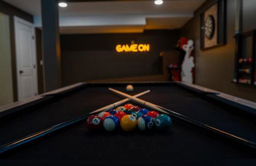 '"Luxury Mountain Getaway'" Sauna, Hot Tub, Massage Chair, Pool Table - Photo 28