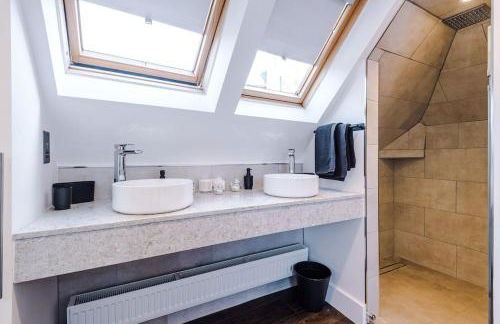 Incredible 3Bed Townhouse, Rooftop Patio, Sleeps 6 - Foto 41