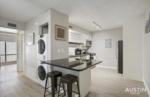 Spacious 2 Apt Combo Sleeps 12 Pool and Pets - Photo 34