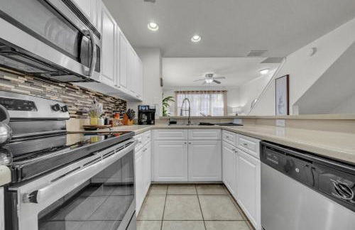 Modern 2BR2BA Pool Gym Near Airport #8 - Foto 31