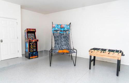 NearTheParks - 5BR Family Villa with Saltwater Pool near Disney - Photo 33