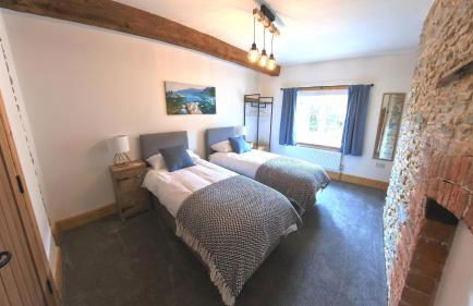 Flexible Accommodation - Newly renovated characterful cottage - Photo 4
