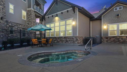 Bee Chic in SoJo w/hot tub+gym+local ski slopes - Foto 2