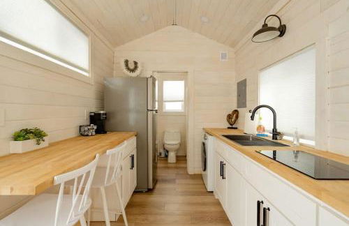 Stay Portland - The Tiny Oasis Steps to Local Coffee & Restaurants - Photo 46