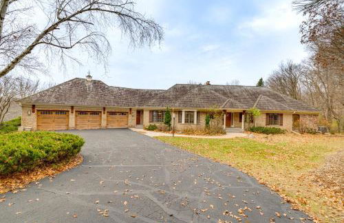 Luxe Long Lake Estate! Courts, Pool and Game Room - Foto 5