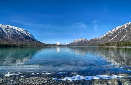 Peaceful Mountain-View Home - Walk to Kenai Lake! - Foto 27