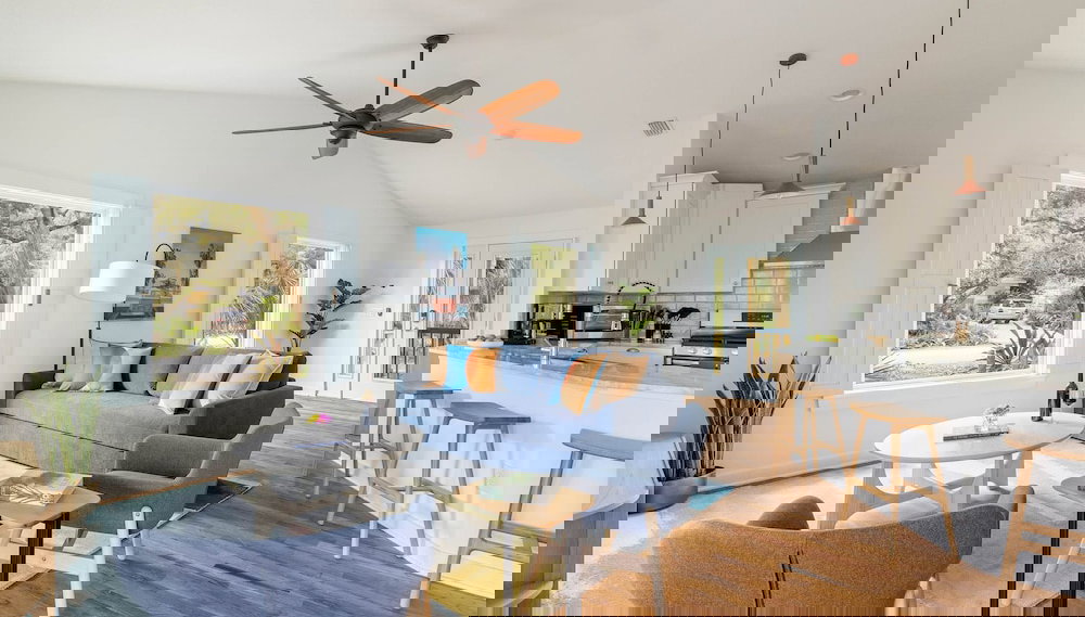 Haven Grove Beach Bungalow w Hot Tub Game Room Blocks From the Water - Foto 1, Habitación