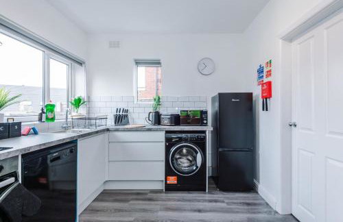 The Acacia Lodge - Beautiful & Modern 3-BR with FREE Parking - Perfect For Business or Work Stays by Parydise Properties - Foto 28