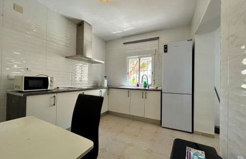 Villa with Pool, Chill-Out & BBQ - Foto 17