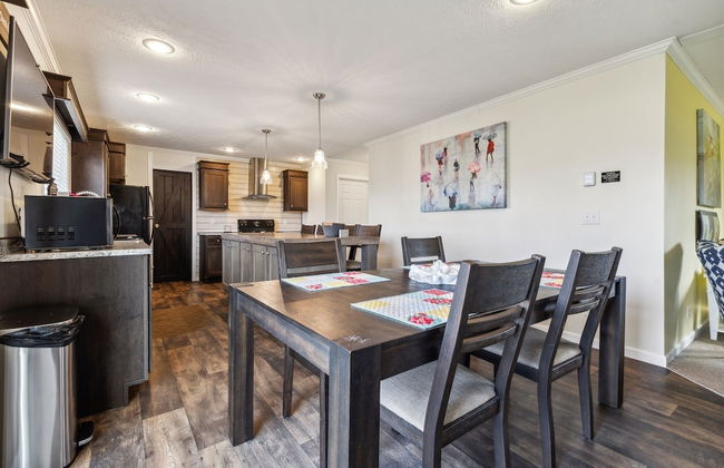 Sunsets & Serenity: Port Clinton Waterfront Stay 3 Bedroom Home - Photo 26