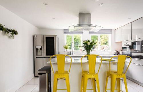 Cotswold Cheltenham, whole house with hot tub - Photo 13