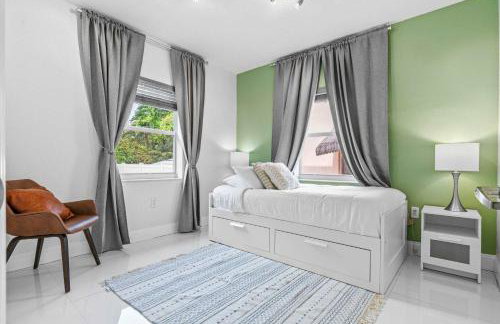 Arthaus- Fully Stocked Kitchen and Fenced Yard - Foto 47