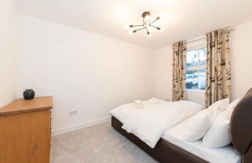 Charming Modern Home in Central Wokingham - Pass the Keys - Foto 28