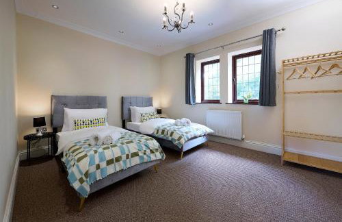 Spacious 7BR Home, Families & Contractors, Hot Tub - Foto 10