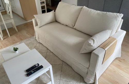 Stilvolles Apartment mit Balkon, Küche & Parkplatz - Waldstetten Zentrum - Foto 14