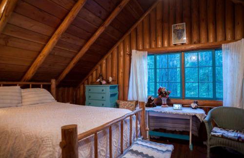 Romantic Log Cabin Rental with Hot Tub near Mount Hood, Oregon - Foto 4