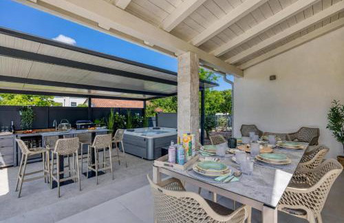 Villa Aria with heated Pool and Whirlpool - Happy Rentals - Foto 3