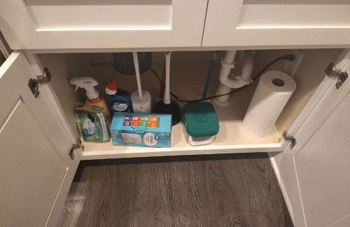 Relax and Explore Poolside Stay Near Local Spots - Foto 28