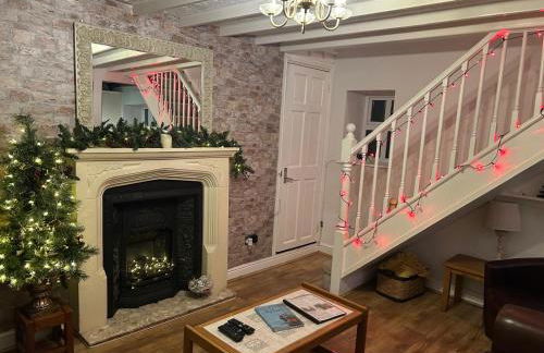 Wisteria Cottage an authentic and enchanting 2 bedroom cottage experience close to Brecon Beacons - Photo 13