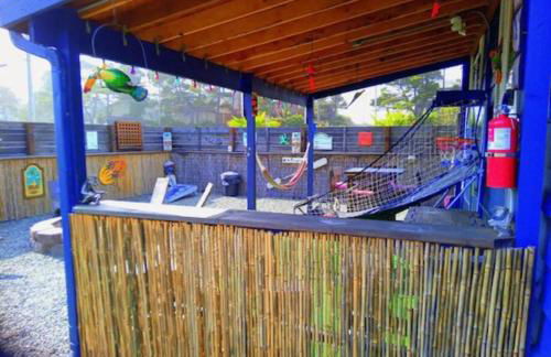 Tiki Escape w/ Amazing Mountain and Marsh Backdrop - Foto 17